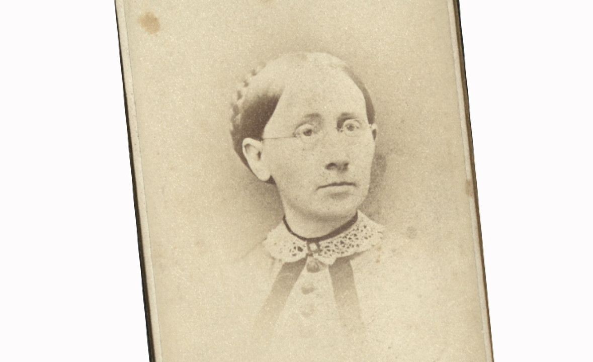 Carte de Visite Photograph of Lois Parker